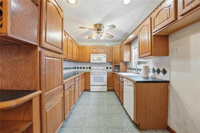 7806 NE 57th Street, Kansas City, MO 64119