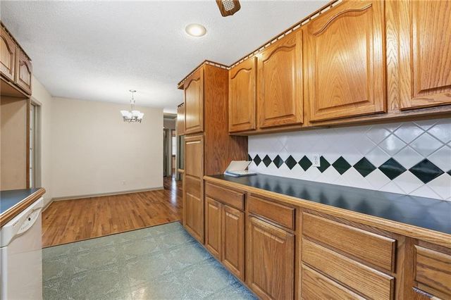 7806 NE 57th Street, Kansas City, MO 64119