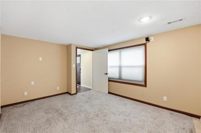 7806 NE 57th Street, Kansas City, MO 64119