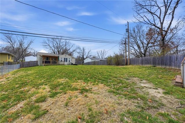 7806 NE 57th Street, Kansas City, MO 64119