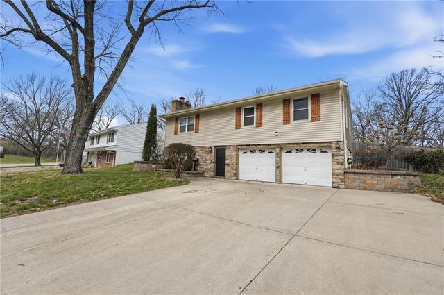 7806 NE 57th Street, Kansas City, MO 64119