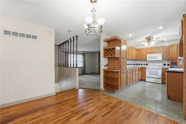 7806 NE 57th Street, Kansas City, MO 64119