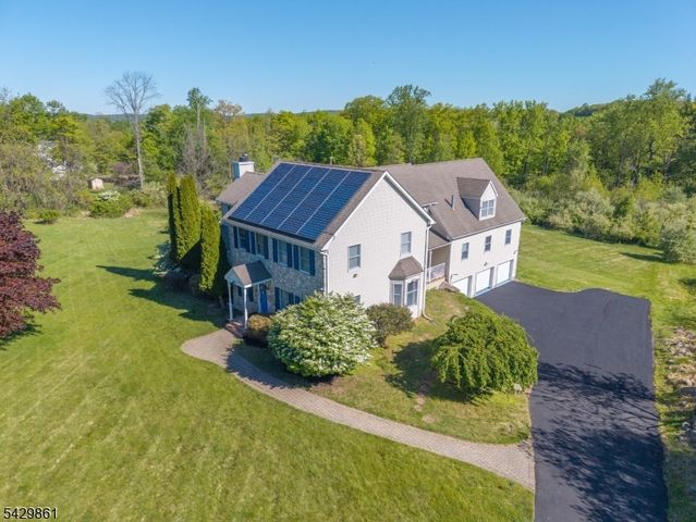 37 Woodland Heights Circl, Lebanon Twp., NJ 08826
