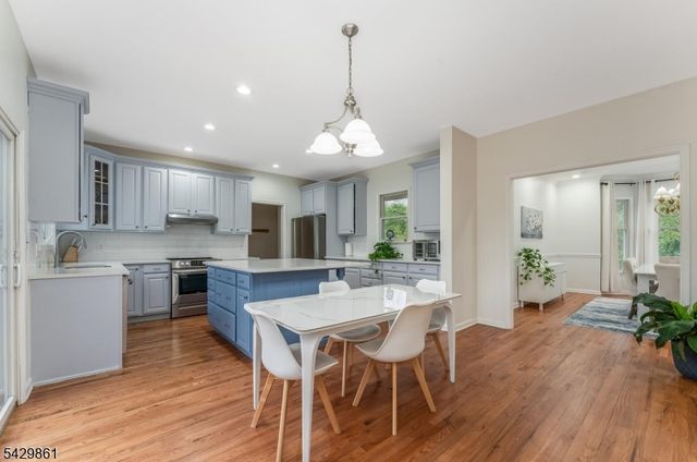37 Woodland Heights Circl, Lebanon Twp., NJ 08826