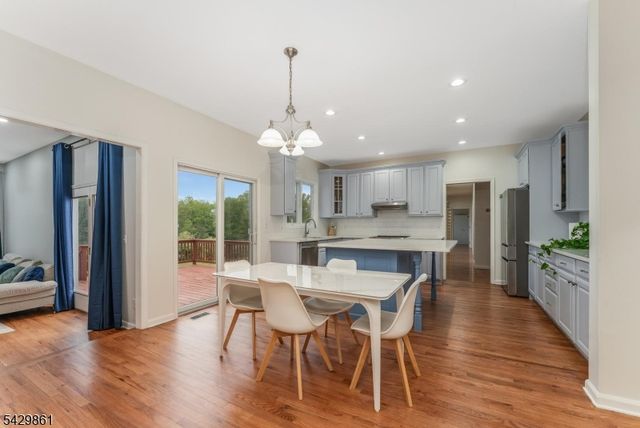 37 Woodland Heights Circl, Lebanon Twp., NJ 08826