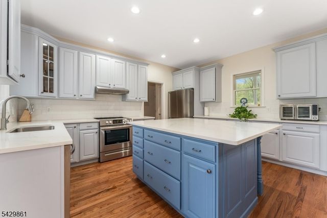 37 Woodland Heights Circl, Lebanon Twp., NJ 08826
