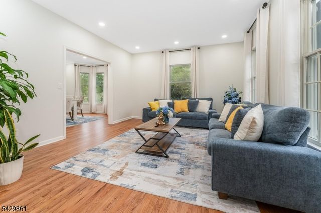 37 Woodland Heights Circl, Lebanon Twp., NJ 08826