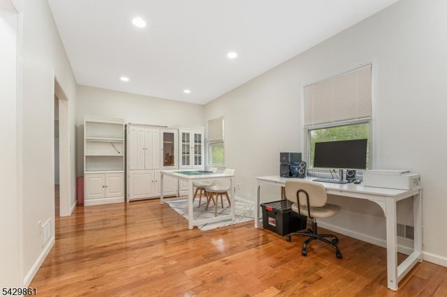 37 Woodland Heights Circl, Lebanon Twp., NJ 08826