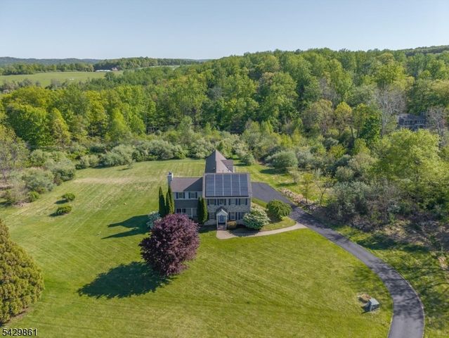 37 Woodland Heights Circl, Lebanon Twp., NJ 08826