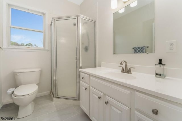 37 Woodland Heights Circl, Lebanon Twp., NJ 08826