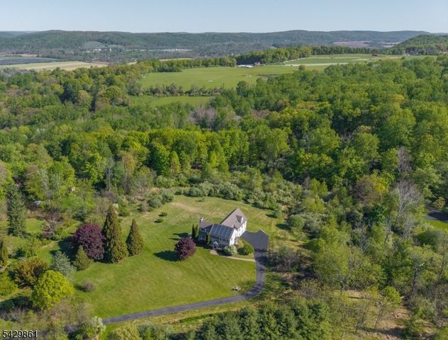 37 Woodland Heights Circl, Lebanon Twp., NJ 08826