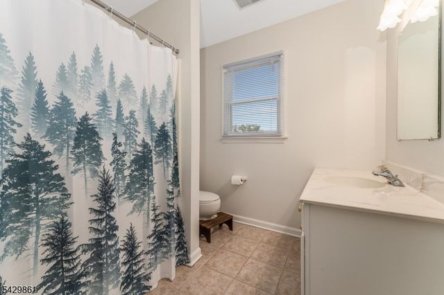37 Woodland Heights Circl, Lebanon Twp., NJ 08826