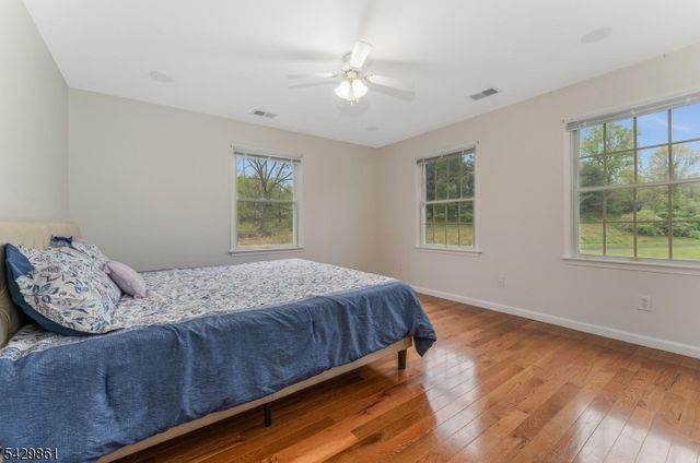 37 Woodland Heights Circl, Lebanon Twp., NJ 08826
