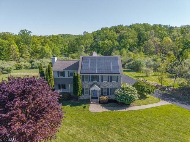 37 Woodland Heights Circl, Lebanon Twp., NJ 08826