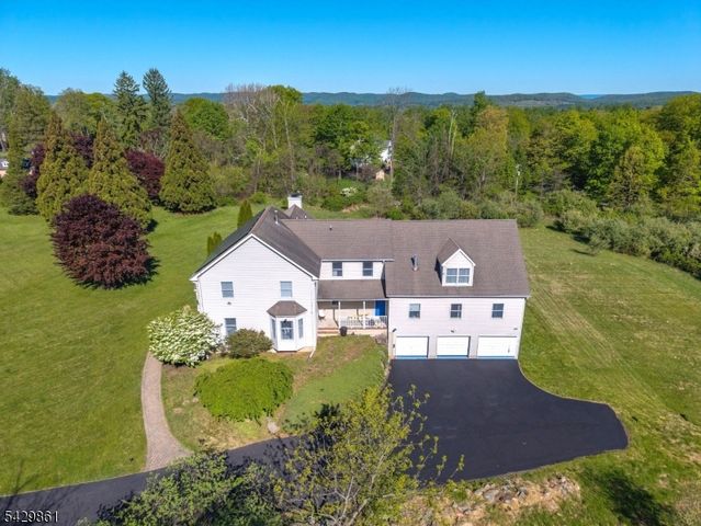 37 Woodland Heights Circl, Lebanon Twp., NJ 08826