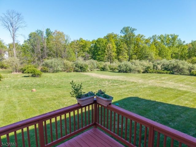 37 Woodland Heights Circl, Lebanon Twp., NJ 08826