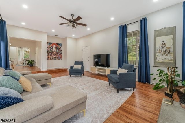 37 Woodland Heights Circl, Lebanon Twp., NJ 08826