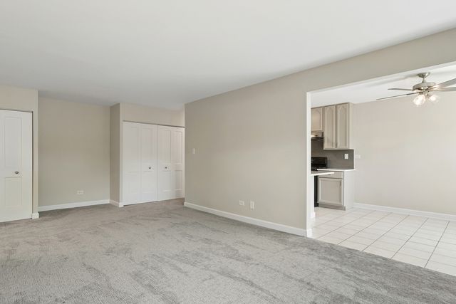 2642 N Windsor Drive 103, Arlington Heights, IL 60004