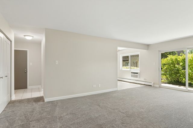 2642 N Windsor Drive 103, Arlington Heights, IL 60004