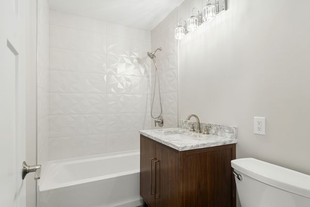2642 N Windsor Drive 103, Arlington Heights, IL 60004
