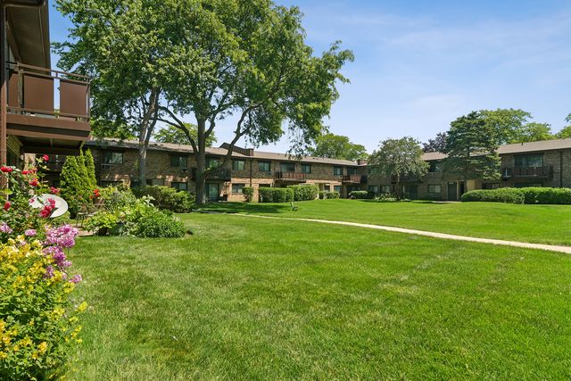 2642 N Windsor Drive 103, Arlington Heights, IL 60004