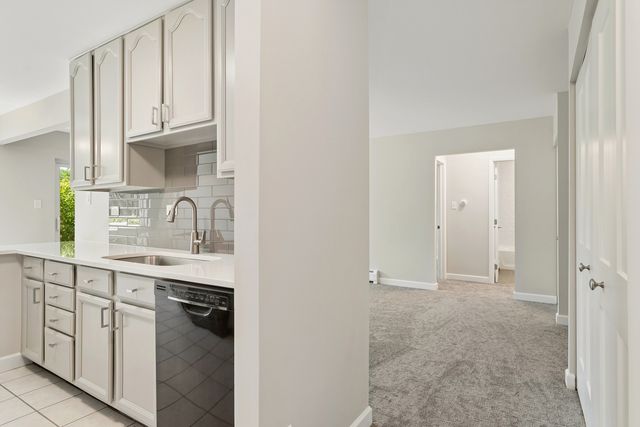 2642 N Windsor Drive 103, Arlington Heights, IL 60004