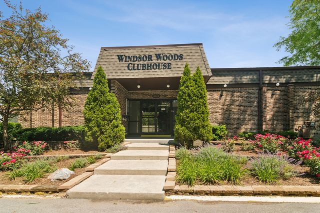 2642 N Windsor Drive 103, Arlington Heights, IL 60004