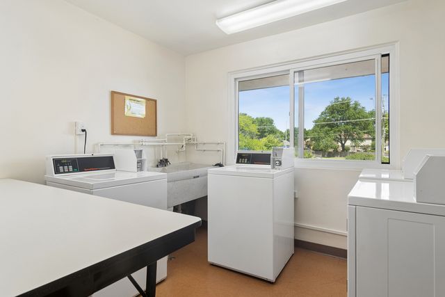 2642 N Windsor Drive 103, Arlington Heights, IL 60004