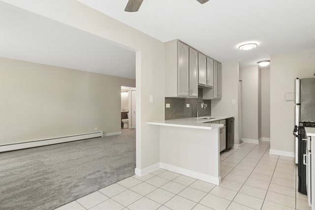 2642 N Windsor Drive 103, Arlington Heights, IL 60004