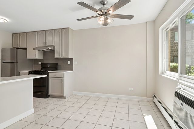 2642 N Windsor Drive 103, Arlington Heights, IL 60004