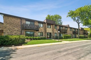 2642 N Windsor Drive 103, Arlington Heights, IL 60004