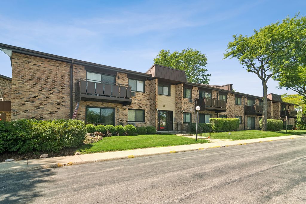 2642 N Windsor Drive 103, Arlington Heights, IL 60004