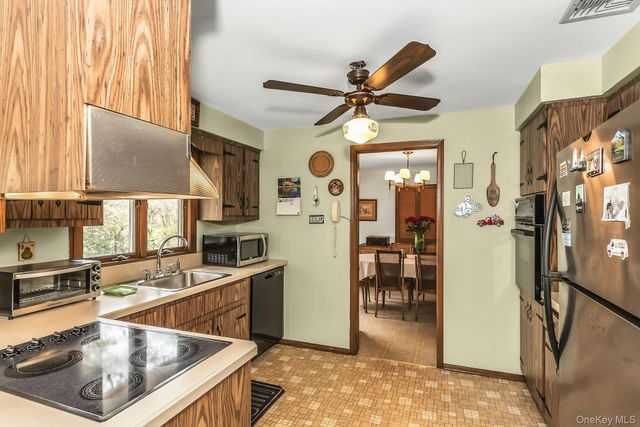 16 Buckingham Drive, Dix Hills, NY 11746