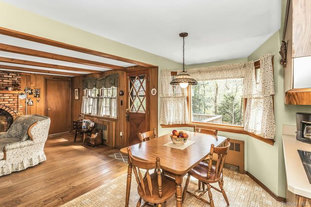 16 Buckingham Drive, Dix Hills, NY 11746
