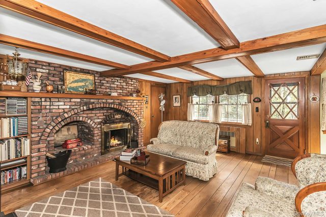 16 Buckingham Drive, Dix Hills, NY 11746