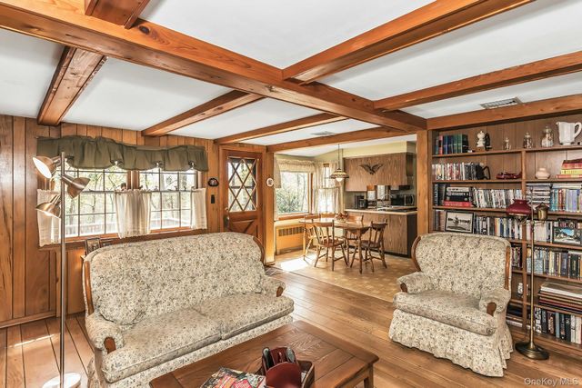 16 Buckingham Drive, Dix Hills, NY 11746