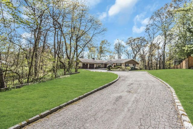 16 Buckingham Drive, Dix Hills, NY 11746