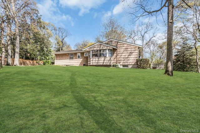 16 Buckingham Drive, Dix Hills, NY 11746