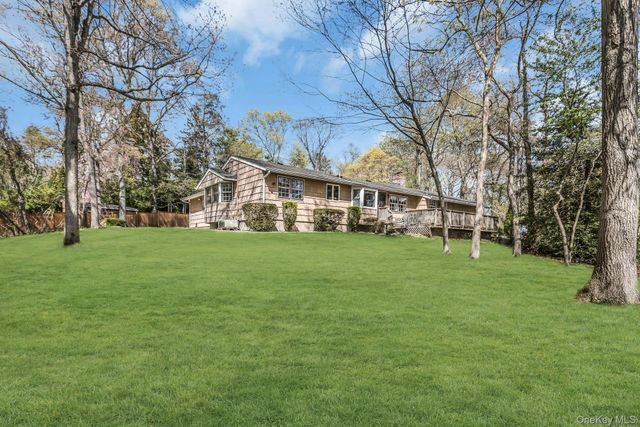 16 Buckingham Drive, Dix Hills, NY 11746