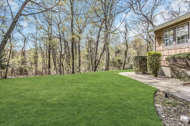 16 Buckingham Drive, Dix Hills, NY 11746