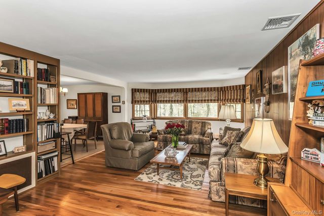 16 Buckingham Drive, Dix Hills, NY 11746