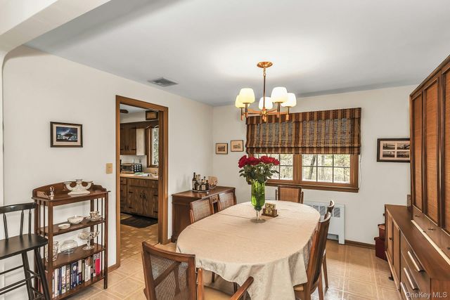 16 Buckingham Drive, Dix Hills, NY 11746