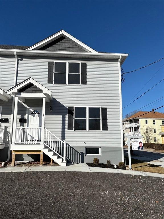 184 Avenue C E1, Woonsocket, RI 02895