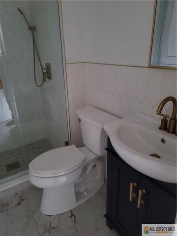 7 Cheltenham Place 707, Sayreville, NJ 08872