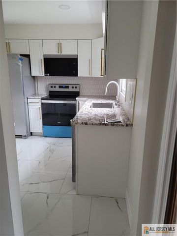 7 Cheltenham Place 707, Sayreville, NJ 08872