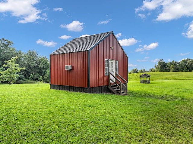 271 Louis Tuttle Rd, Westmoreland, TN 37186