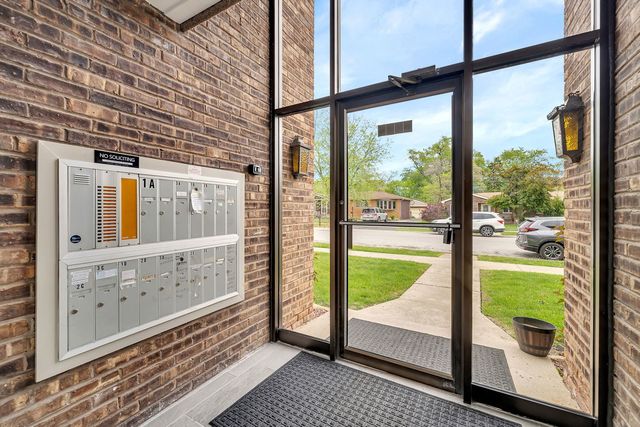 8820 Mobile Avenue 3C, Oak Lawn, IL 60453