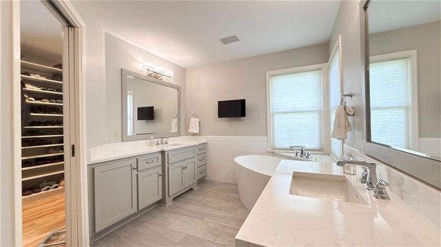 9728 High Drive, Leawood, KS 66206