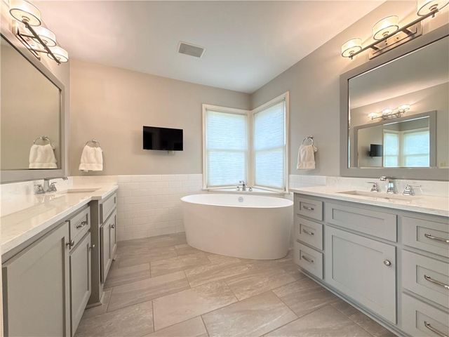 9728 High Drive, Leawood, KS 66206