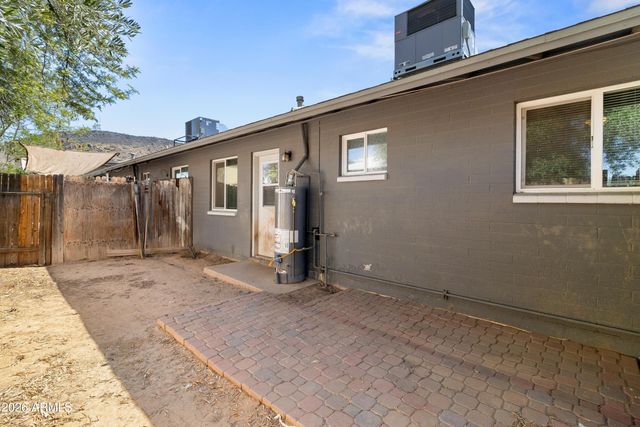 1638 W DESERT COVE Avenue W b, Phoenix, AZ 85029